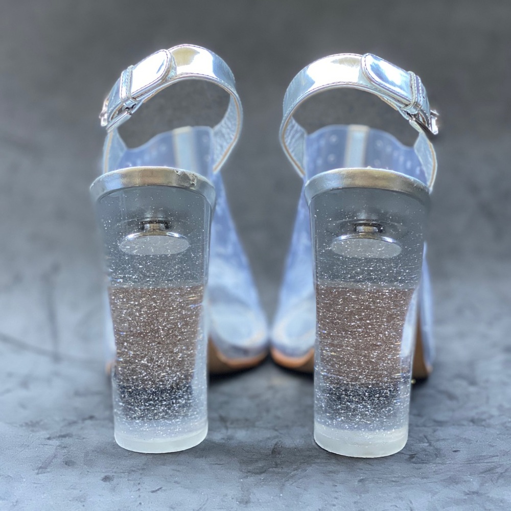CHANEL transparent block heel sandals - Picture 4 of 9
